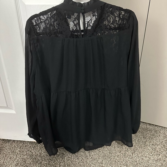 Torrid - Size 2 (18/20) - Black Long Sleeve Top - Picture 2 of 3